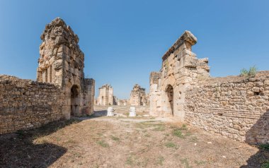 Panoramik yüksek çözünürlüklü görüntüsü Martyrion Saint Philip, Hierapolis, Pamukkale, Türkiye antik kalıntılar. UNESCO Dünya Heritag