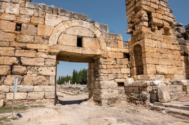 Hierapolis antik kenti Pamukkale, Türkiye'de Bizans kapıda.