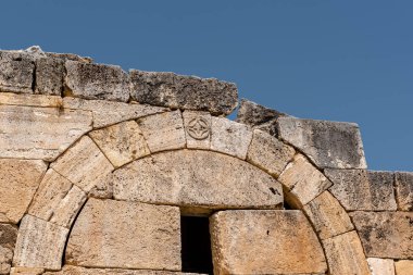 Kuzey Bizans kapısı Hierapolis, Denizli, Denizli, Türkiye'de makro görünümü. Hierapolis Phrygia içinde antik Greko-Romen şehriydi.