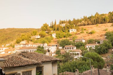 Yüksek çözünürlük dış panoramik manzaraya Şirince Köyü günbatımı. Selçuk, Izmir, Türkiye.