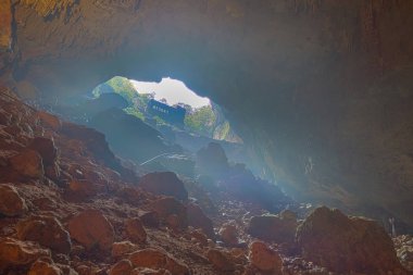 Derin mağara Silifke Cennet Çöküğü görünümünü içinde bölge. Mersin Türkiye