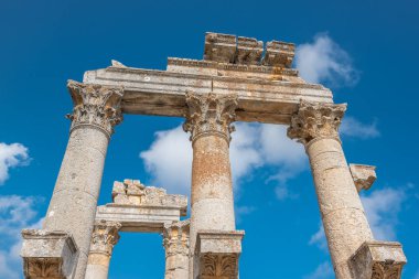 Mermer tören kapısı sütunları girişinde bulunan antik, Silifke, Mersin, Türkiye antik antik kenti