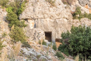 Uzuncaburç, Silifke, Mersin, Türkiye'de bulunan Olba antik kenti, antik mezarlar