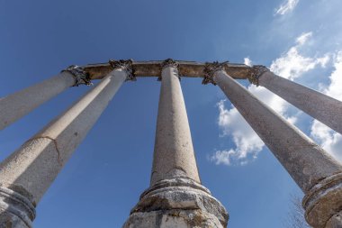 Mavi gökyüzü ile tike Tapınağı, servet, Roma, geç birinci yüzyılda reklam, Olba, (Uzuncaburç), Mersin, Türkiye'nin Tanrıça sütunlarının mermer