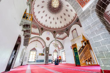 Kimliği belirsiz Nebi Peygamber 15. yüzyılda Akkoyunlus tarafından inşa cami de dua eder. Diyarbakir,Turkey.16 Temmuz 201