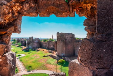 Diyarbakır merkez Sur bölgedeki tarihi Diyarbakır'ın şehir duvarlarının antik duvarlar görünümünü.