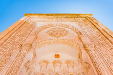 Haziran 2018 Mardin,Turkey.17 yılında Artuklu dönemde inşa edilen Abdullatif Cami kapısı'nın ayrıntılı görünüm
