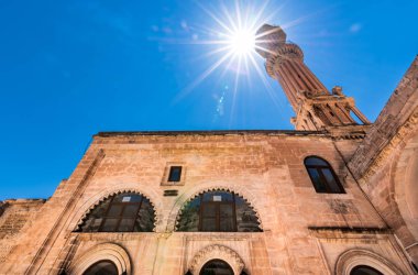 Dış görünümü Sehidiye cami ve medrese, Mardin,Turkey.17 Haziran 201 popüler bir dönüm noktası