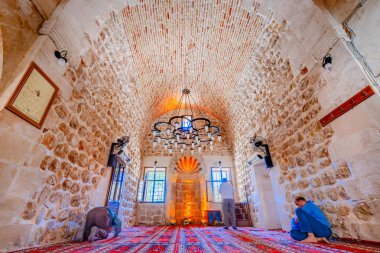 Hatuniye (Sitti Radviyye) Cami ve medrese, Mardin,Turkey.17 Haziran 201 popüler bir dönüm noktası kimliği belirsiz insanlar dua