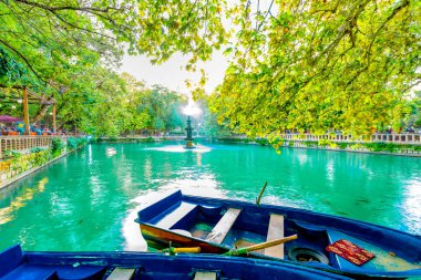 Aynzeliha Gölü, Sanliurfa.Turkey Gölbaşı Parkı içinde yer alan ikinci Kutsal Havuzu görünümünü.