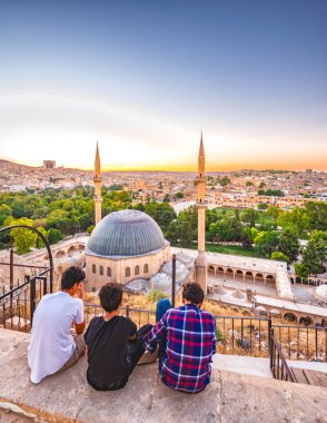 Mevlidi Halil Camii, Sanliurfa,Turkey.18 Temmuz 201 simge yapılar üzerinde kimliği belirsiz kişi bak