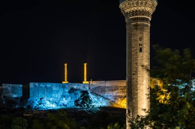 Şanlıurfa Şehir Urfa Kalesi ve Gölbaşı Park,Sanliurfa.Turkey Rizvaniye camilerin minare gibi yerlerinden