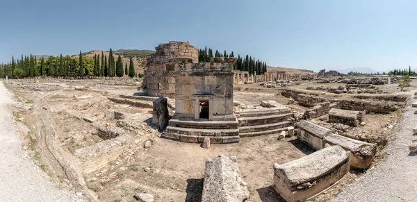 Υψηλή Ανάλυση Πανοραμική Άποψη Του Αρχαίος Τάφος Στην Ιεράπολη Παμούκαλε — Φωτογραφία Αρχείου