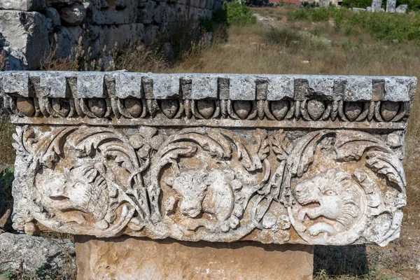 Uzuncaburç, Silifke, Mersin, Türkiye'de bulunan antik antik kenti, mermer kabartma