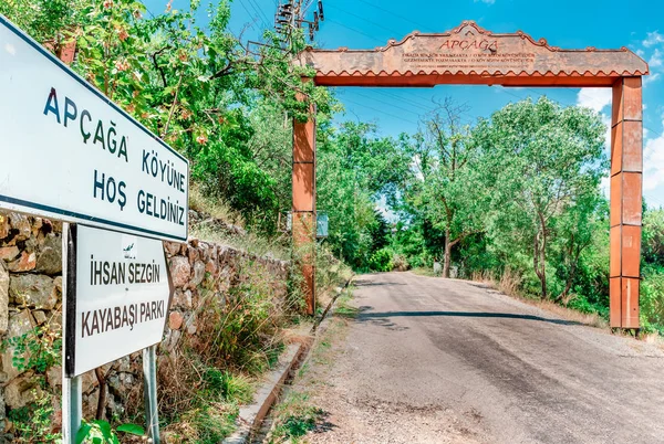Вивіска Показує Напрямок Apcaga Село Популярних Села Туристів Місцевих Жителів — стокове фото