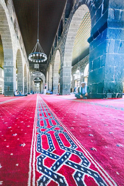 Des Personnes Non Identifiées Attendent Prière Dans Mosquée Ulu Grande — Photo