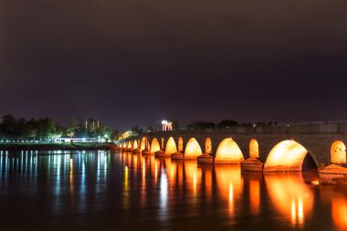 Uzun pozlama vuruşta Selimiye Camii ile Meriç Nehri üzerinde meriç Köprüsü'nün arka planda Edirne,Turkey.17 Ekim 2015