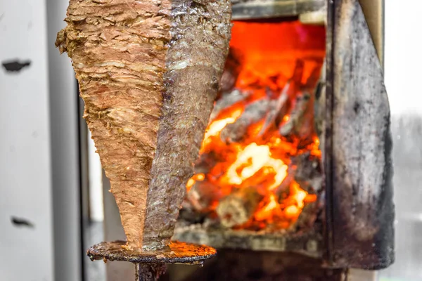Ягненок Нарезанный Гриле Баранина Традиционное Мясо Подается Шаурма Кебаб Сэндвич — стоковое фото