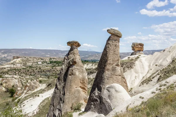 Sprookje Schoorstenen Cappadocië Met Blauwe Lucht Achtergrond Van Goreme Nevsehir — Stockfoto