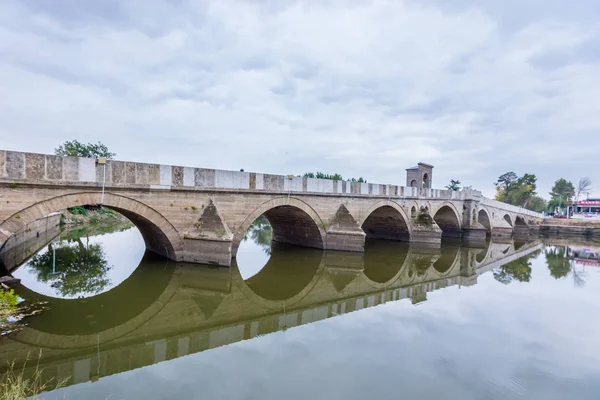 Edirne Turkey 2015 月の青い空と Meric Meric 川橋の風景を見る — ストック写真