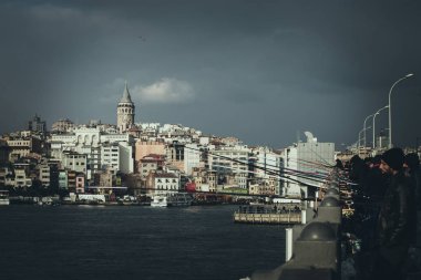Bir ortaçağ ünlü dönüm noktası taş kule mimaride Beyoğlu Galata Tower(Turkish: Galata Kulesi) (Galata Kulesi) günümüzdekine yapıya görülmektedir.