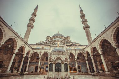 Istanbul/Türkiye-Aralık 24,2016: Yeni Camii (Yeni Camii). Yeni Camii İstanbul ' da bulunan 1665, tamamlanmış bir Osmanlı imparatorluk camiidir