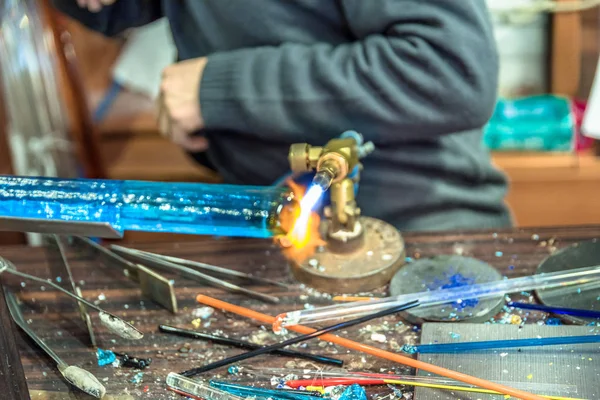 Mãos Homem Artesanato Fazendo Assunto Vidro Feira Artesanatos Fabricante Vidro — Fotografia de Stock