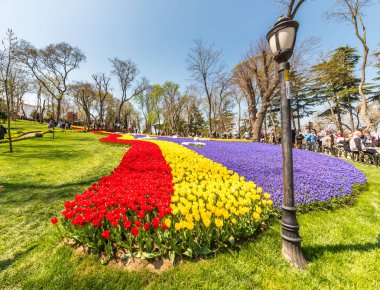 Emirgan Parkı, Sarıyer semtinde yer alan tarihi bir kent parkı geleneksel Lale Festivali. Turistler ve yerliler için ziyaret edin ve zaman harcamak. Istanbul,Turkey.15 Nisan, 2017