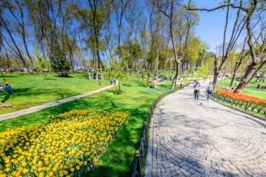 Emirgan Parkı, Sarıyer semtinde yer alan tarihi bir kent parkı geleneksel Lale Festivali. Turistler ve yerliler için ziyaret edin ve zaman harcamak. Istanbul,Turkey.15 Nisan, 2017
