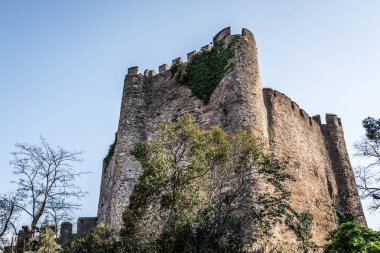 Istanbul.Historically güzelce Hisar(meaning Proper Castle) İstanbul Anadolu (Asya) tarafında bulunan bir kale olarak bilinen Anadolu kalesinde (Anadolu Hisarı)