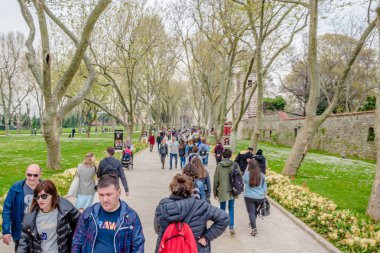 Topkapı Sarayı, bir büyük Müzesi hedef Istanbul,Turkey.11 Nisan 201 girmek için kimliği belirsiz insanlar yürümek