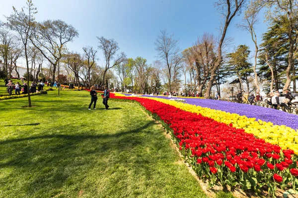 Emirgan Parkı, Sarıyer semtinde yer alan tarihi bir kent parkı geleneksel Lale Festivali. Turistler ve yerliler için ziyaret edin ve zaman harcamak. Istanbul,Turkey.15 Nisan, 2017