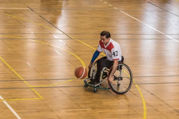 Pessoas Não Identificadas, Jogando Um Jogo Amigável De Basquete De