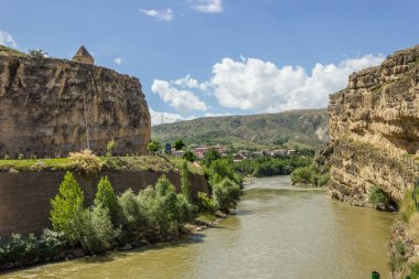 Mengujek gazi'nın Türbesi, Sultan Melih ve Fırat Nehri (Euphrates) Kemah,Erzincan,Turkey.08 Haziran 2014 yılında dış görünümünü
