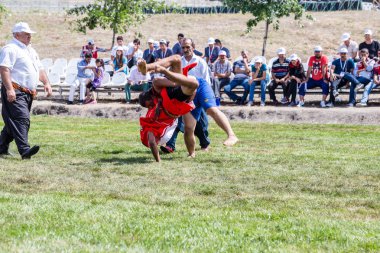 Kimliği belirsiz aba gurescileri(kuroshio/wrestlers). ABA güreş de denilen Asirtmali Aba Wrestling.Istanbul,Turkey - 28 Ağustos 2016 geleneksel bir Türk güreş olduğunu