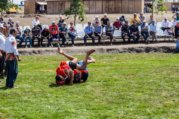 正体不明の Aba Gurescileri Kuroshio Wrestlers Aba のレスリングは 伝統的なトルコのレスリング Asirtmali Aba — ストック写真