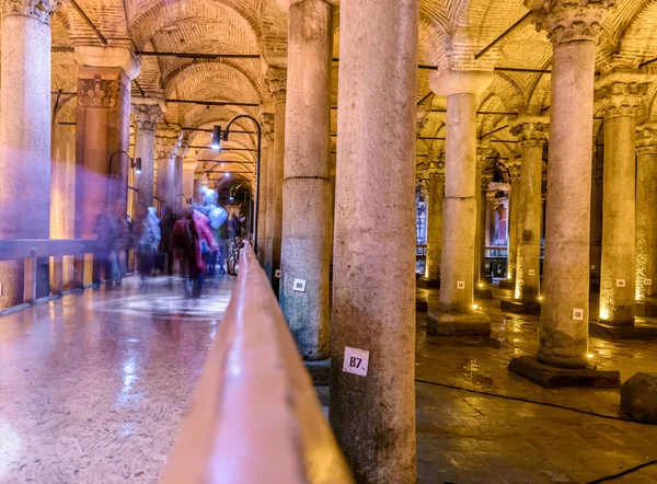 Belső Udvarra Bazilika Ciszterna Egy Földalatti Víztározó Népszerű Úticél Isztambul — Stock Fotó