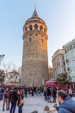 Görünümdür Galata Tower(Turkish: Galata Kulesi) (Galata Kulesih) günümüzdekine yapıya üzerinde bir ortaçağ ünlü dönüm noktası taş kule mimari, Beyoğlu, Istanbul.Istanbul/Turkey-Şubat 18,2017