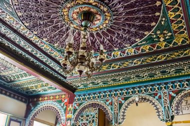 İç ayrıntılı bir görünümünü Gümüşhane Saricicek köy odaları, onun ahşap süslemeleri Saricicek Köyü, Gümüşhane, Türkiye için popüler bir ev