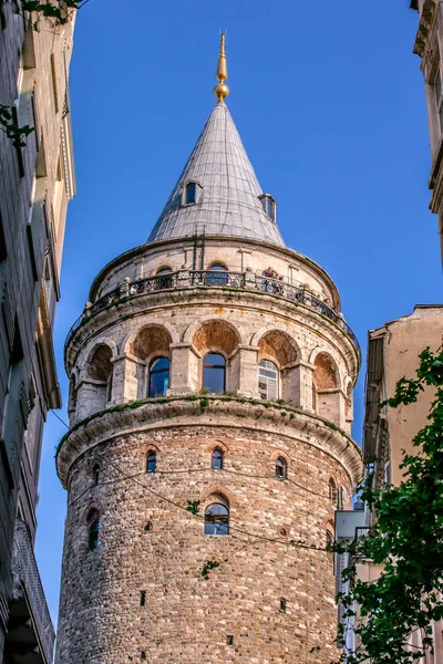 Neznámí Lidé Horní Části Galata Tower Architektura Kamenná Věž Středověkého — Stock fotografie