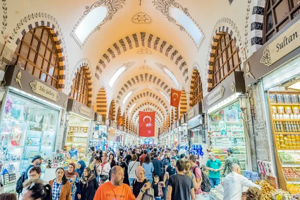 Pessoas Não Identificadas Caminham Spice Bazar Egípcio Famoso Complexo Comercial — Fotografia de Stock