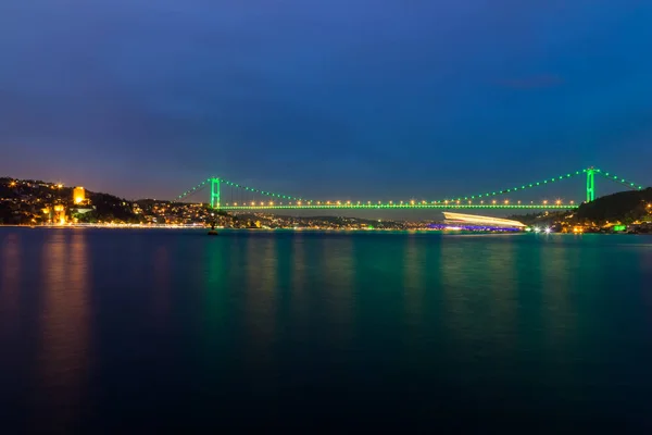 Long Exposure Shot Fatih Sultan Mehmet Bridge Fsm Light Trails — Foto de Stock