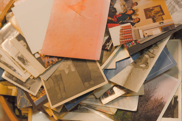 Многие антикварные и старинные старые фотографии вместе
.