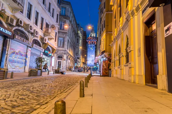 Νυχτερινή Άποψη Του Παλιού Στενού Δρόμου Galata Tower Turkish Galata — Φωτογραφία Αρχείου