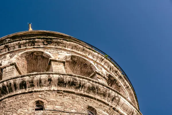 Galata Tower(Turkish: Galata Kulesi) görünümünü İsa Kulesi cenovalılar tarafından ünlü Ortaçağ Simgesel Yapı Mimarlık, Istanbul, Türkiye, Şubat 18,2017.Copy alanı düzenlemek için aradı.
