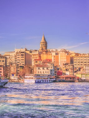 Görünüm Bosphorus.05 Mart, Istanbul, Türkiye ile ünlü Galata Kulesi