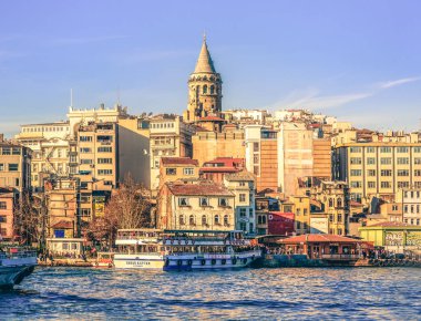 Görünüm Bosphorus.05 Mart, Istanbul, Türkiye ile ünlü Galata Kulesi