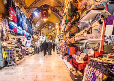 Kimliği belirsiz kişi kapalı çarşı alışveriş, Kapalıçarşı Istanbul, Turkey.April 17, 201'Hatıra Eşyası ile iç için ziyaret
