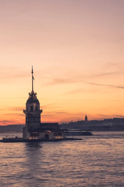 Vista Famosa Torre Doncella Edificio Medieval Faro Bósforo Estambul Turquía — Foto de Stock