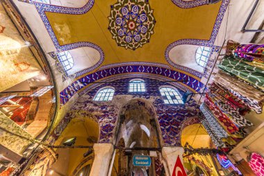Kapalı Çarşı alışveriş, Kapalıçarşı Istanbul, Turkey.April 17, 201'Hatıra Eşyası ile iç iç görünümü